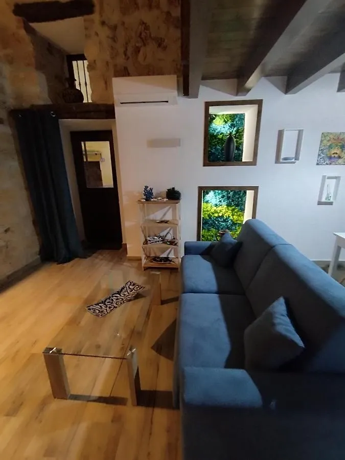 Ecce Homo Apartment Carini
