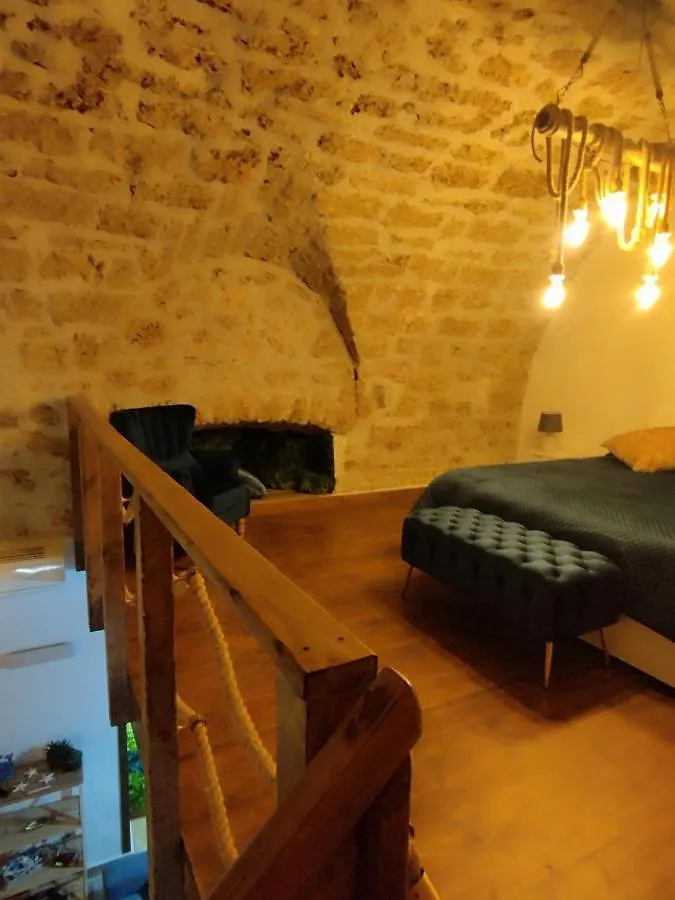 Ecce Homo Apartment Carini 0*,  Italy